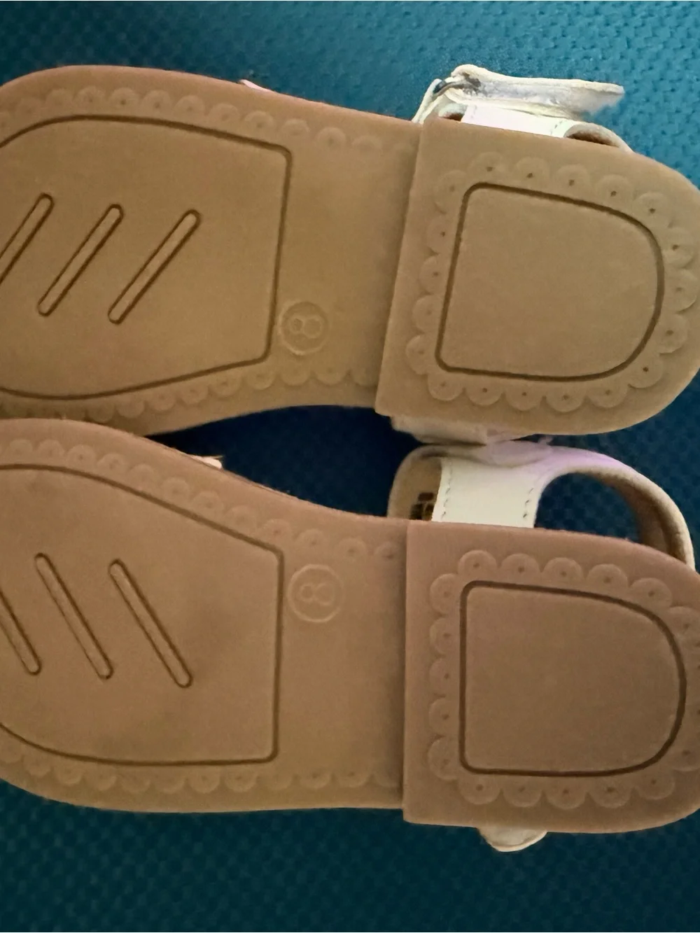 NWOT Cupcakes and Cashmere Kids White Scalloped Strap Sandals - Size 8